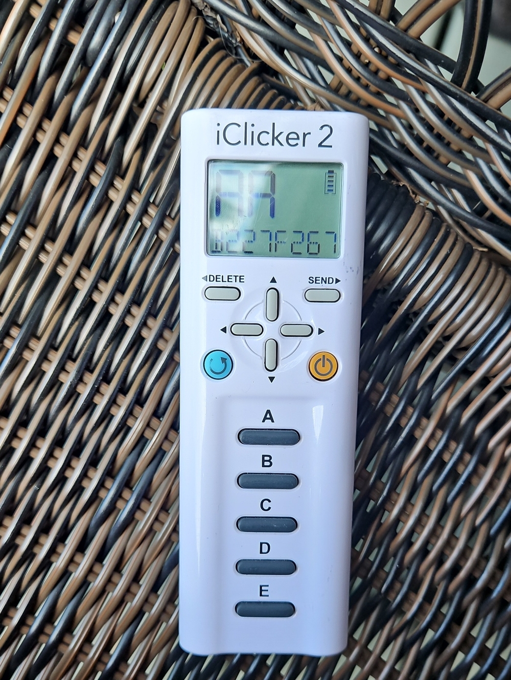 iClicker 2 Student Remote with Batteries! WORKS TESTED